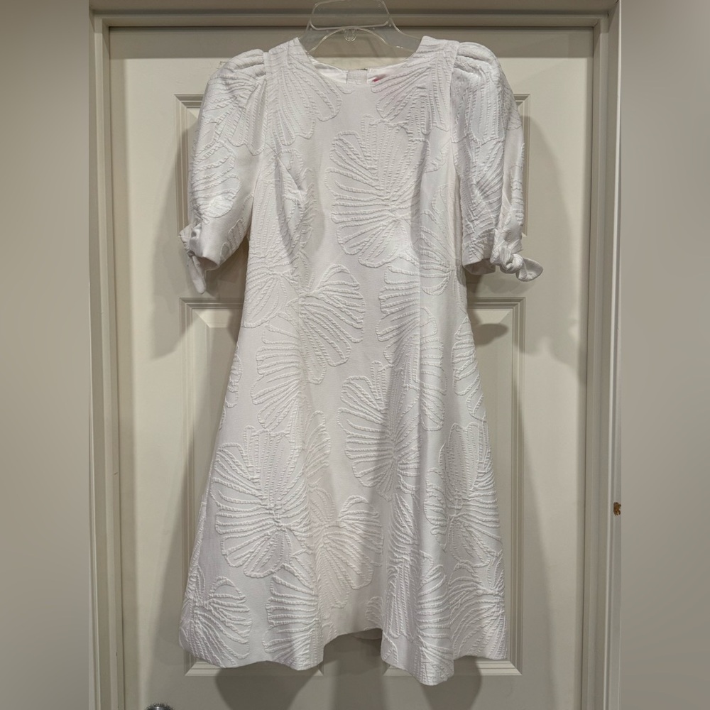NWOT Lilly Pulitzer White Align Fully lined dress with zippered back. Size 4!